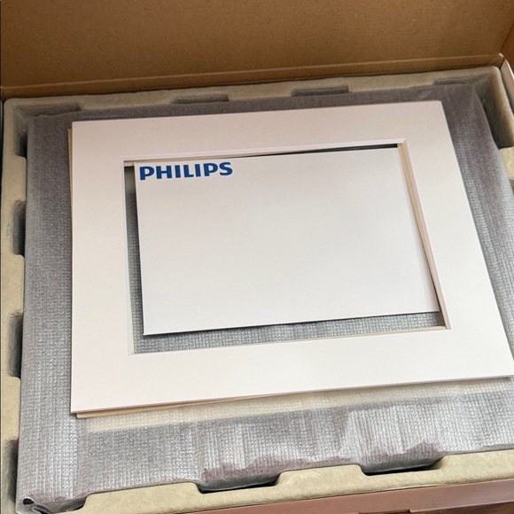 Philips Digital Photo Frame - Dark Brown 10.4” - Picture 6 of 16
